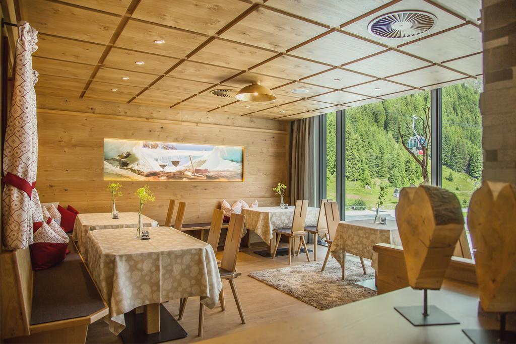 Hotel Vier Jahreszeiten Sankt Leonhard im Pitztal Luaran gambar